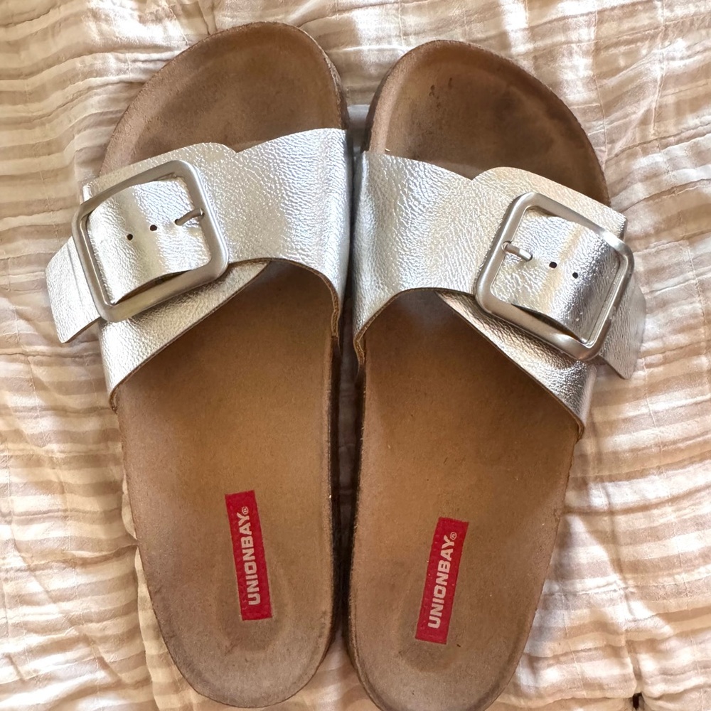 UNIONBAY Silver Slide Sandals with Buckle